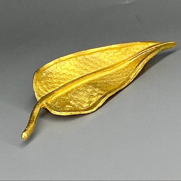 Vintage Brushed Gold Leaf Brooch - Picture 1 of 14